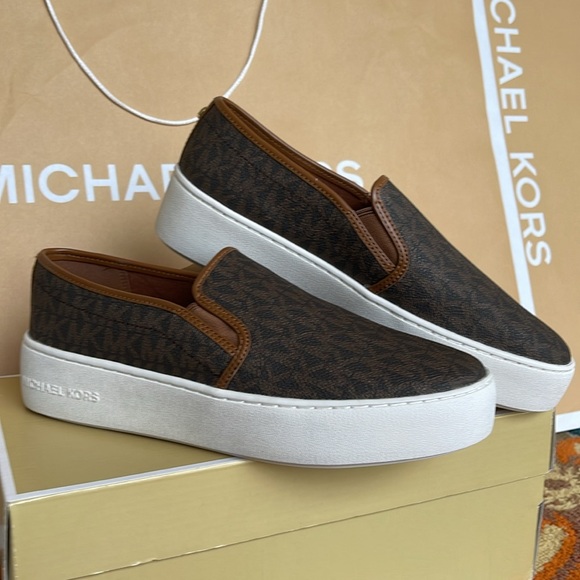 Michael Kors TEDDI SLIP ON
MK SIGNATURE SM
49FOTDFP3B
Platforms - Sneakers - Picture 6 of 16